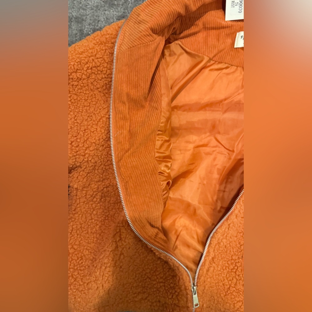 NWT Women’s Zip up Sherpa Jacket
Sizes SM/MED/LG - Picture 12 of 13